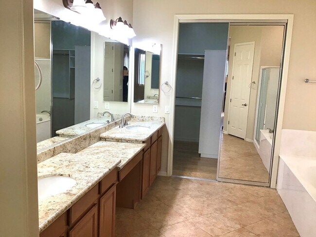 Building Photo - 5 Bdrm, 3 Full bath, clean nice home in Oro Valley-La Canada & Naranja