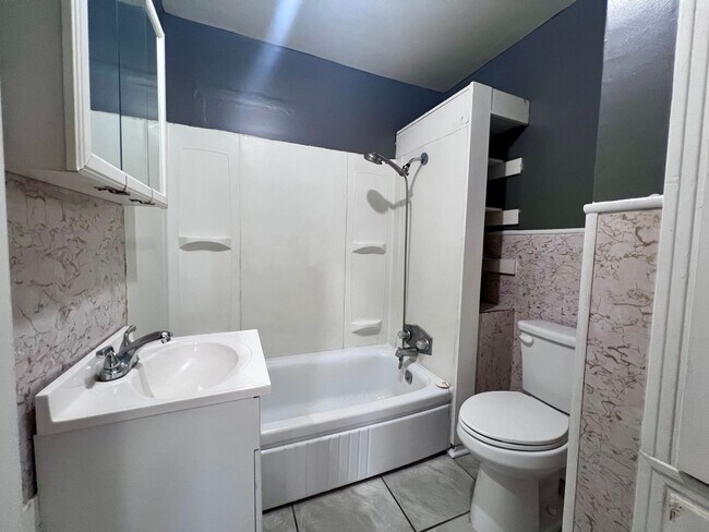 Building Photo - 3 Bedroom in Slaton