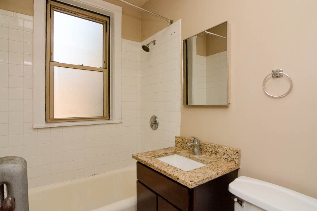 Building Photo - 4902 W Ainslie St