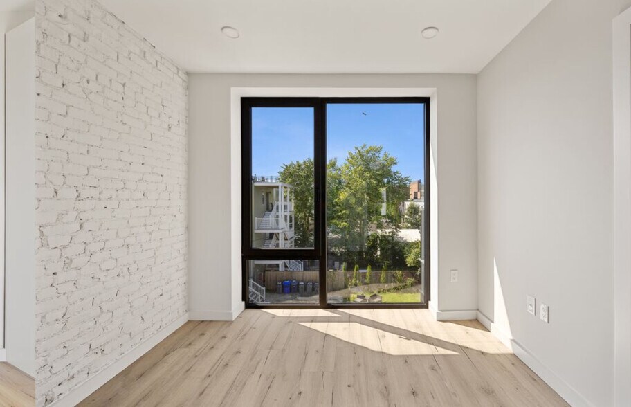 Building Photo - 17 Willow St