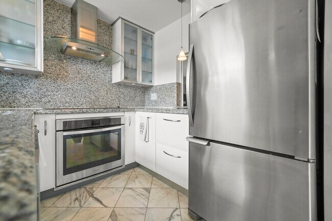 Building Photo - 1444 SE 15th Ct