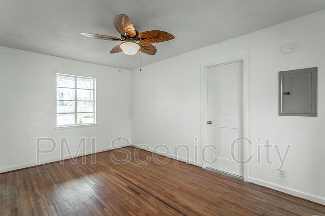 Building Photo - 210 Chickamauga Rd