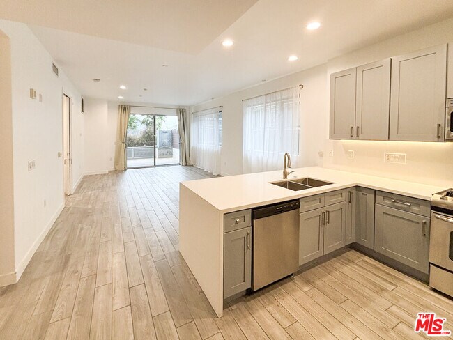 Building Photo - 6001 Carlton Way