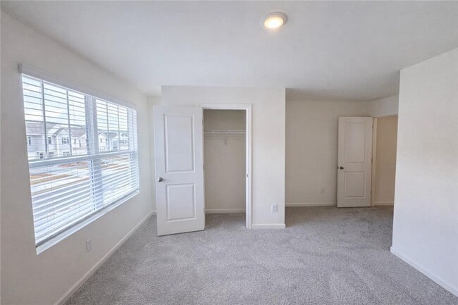 Building Photo - 44 Rowlett Pl