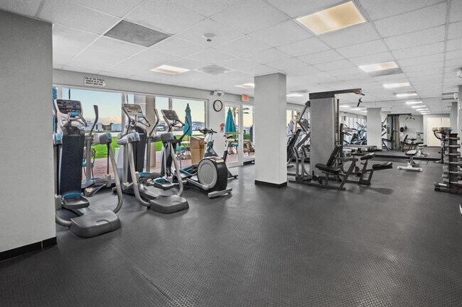 Building Photo - 2100 S Ocean Dr