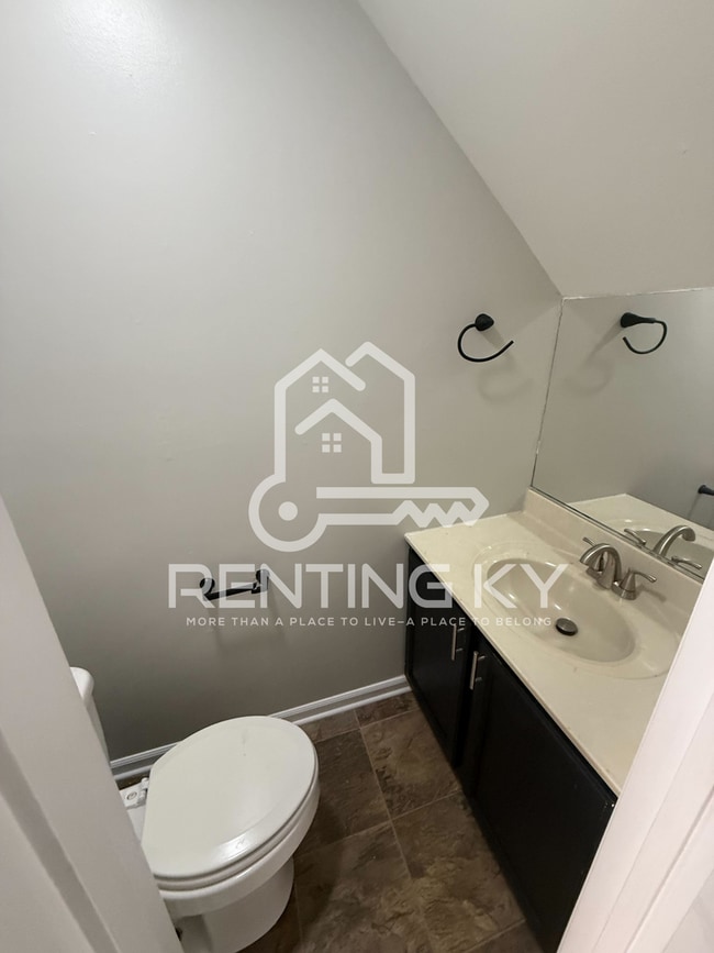 Building Photo - 117-119 Lakeview Drive