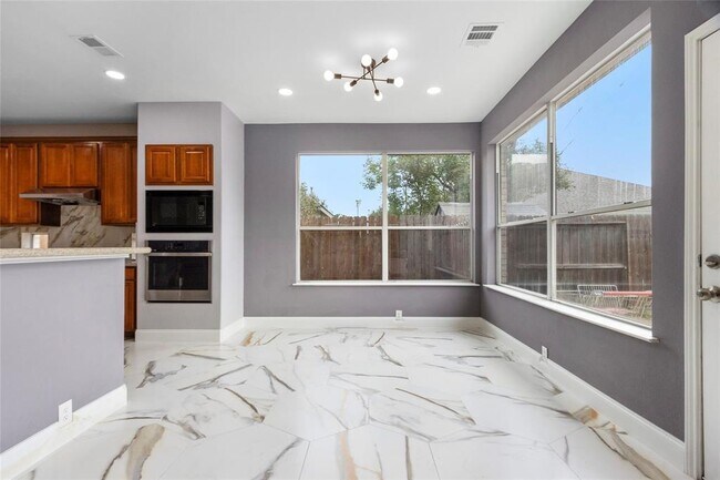 Building Photo - 3011 Grand Lakeview Dr