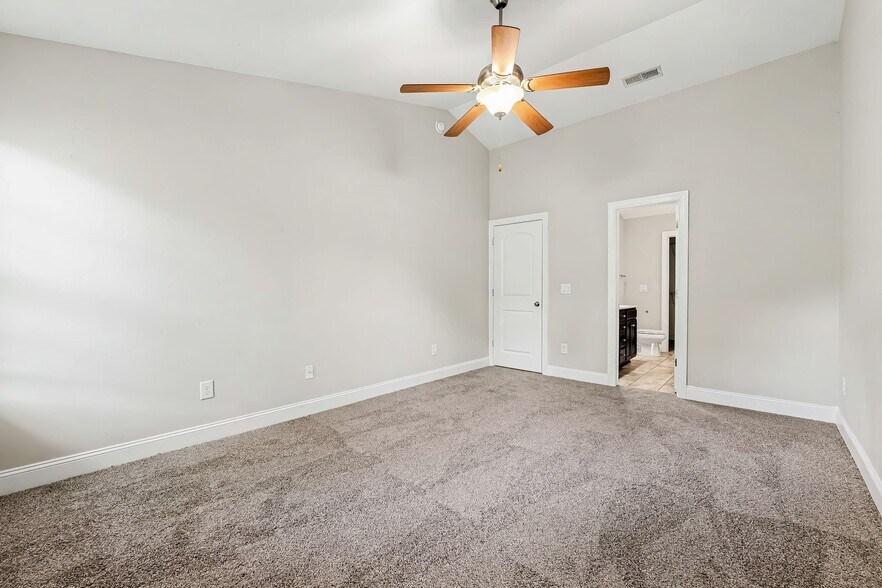 Building Photo - 846 Silver Leaf Dr