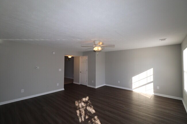 Building Photo - 633 Miles Rd