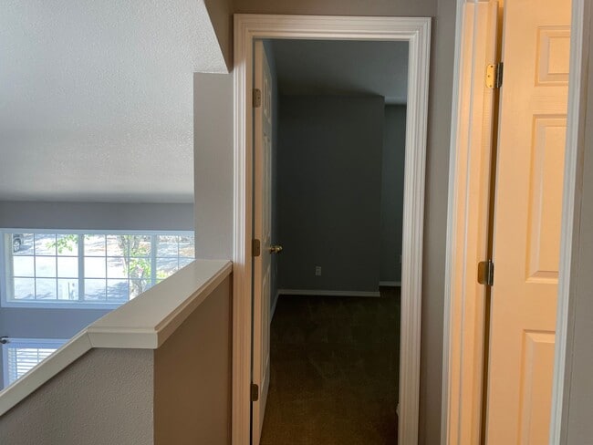 Building Photo - Beautiful and Well Maintained 2 Bed and 2....