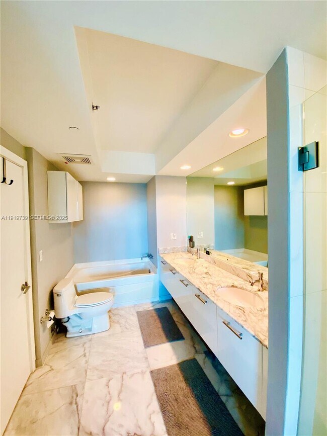 Building Photo - 500 Brickell Ave