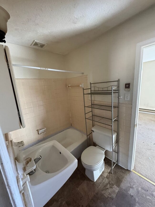 Building Photo - 128 Woodland Ave