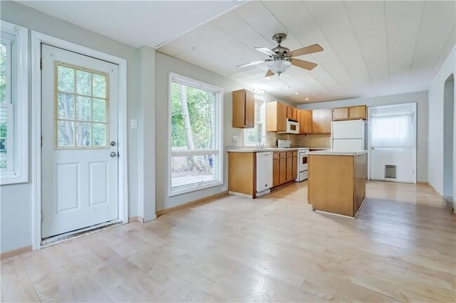 Building Photo - 4539 Dewey Ave