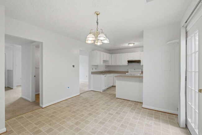 Building Photo - Beautifully Refreshed 3BR Townhome with Private Fenced Backyard in Brandy Station