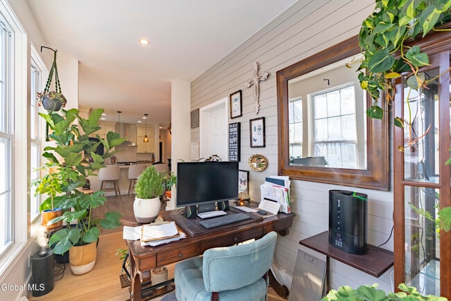 Building Photo - 2 Horizon Dr