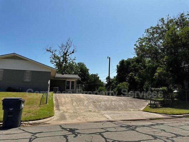 Building Photo - 201 Waters St