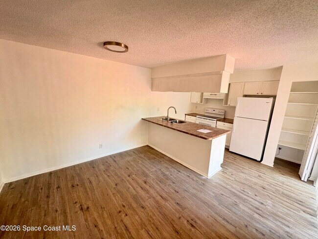 Building Photo - 8787 Live Oak Ct