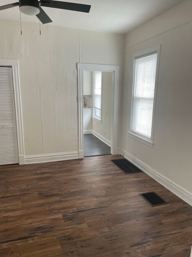 Building Photo - NO DEPOSIT REQUIRED! House for Rent in Southwest City