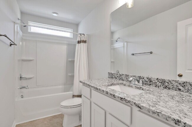 Building Photo - Elegant 4 Bedroom 2.5 Bathroom Home Near Downtown Greenville $2,500/mo rent