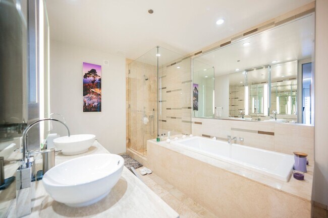 Building Photo - Wake Up to the Las Vegas Skyline – Premium 2-Bedroom Unit with Wall-to-Wall Windows