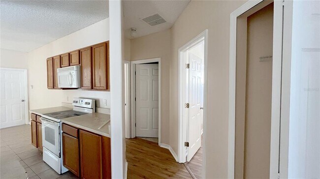 Building Photo - 534 Sunset View Dr