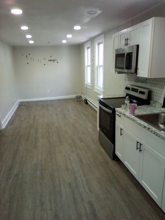 Building Photo - 1213 Pittston Ave