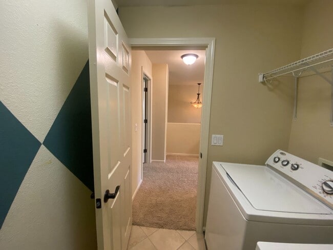 Building Photo - Spacious 2BD Condo with Loft & 2-Car Garage Near Intel and Willow Hill Park