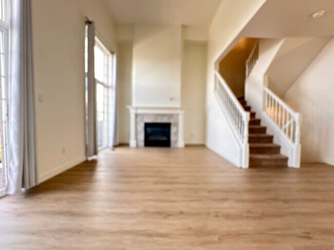 Building Photo - Amazing Townhome with Spectacular Views for Rent in Draper!