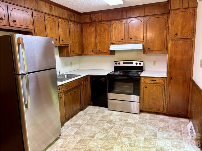 Building Photo - 128 Hillcrest Dr