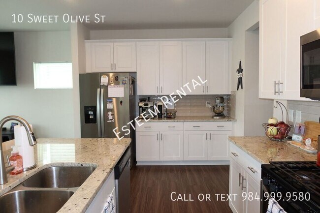 Building Photo - 10 Sweet Olive St