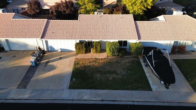 Building Photo - Tri-Plex for Rent