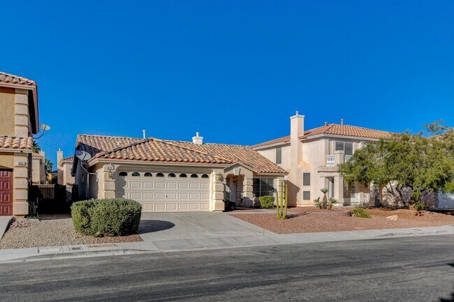 Building Photo - POOL House in Silverado Ranch!