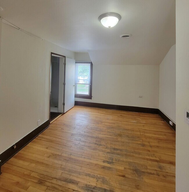 Building Photo - 324-324-324-322 5th Ave