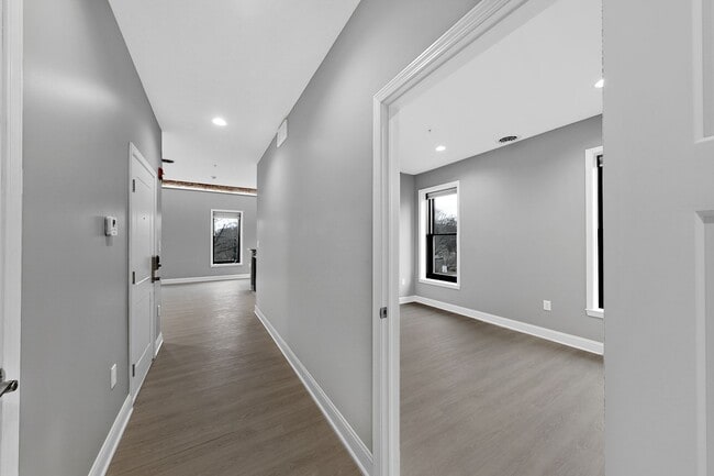 Building Photo - 560 Madison Ave