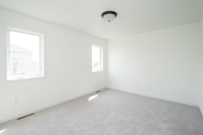 Building Photo - 4 Bed 3 Bath Single Family Home