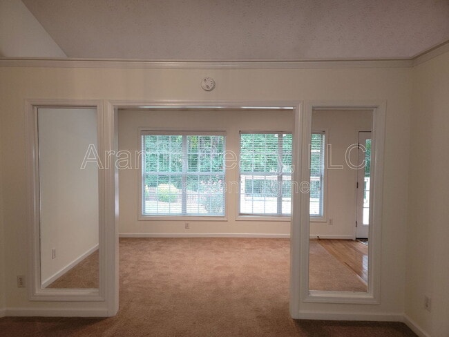Building Photo - 3241 Cranberry Ln NE