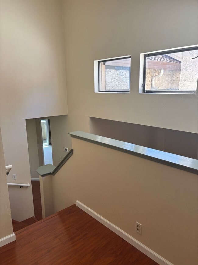 Building Photo - Two Bedroom Two Bath, plus Office Townhouse in Aptos