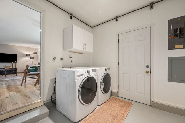 Building Photo - Beautifully updated 3 bedroom, 1 bath house in Eugene!