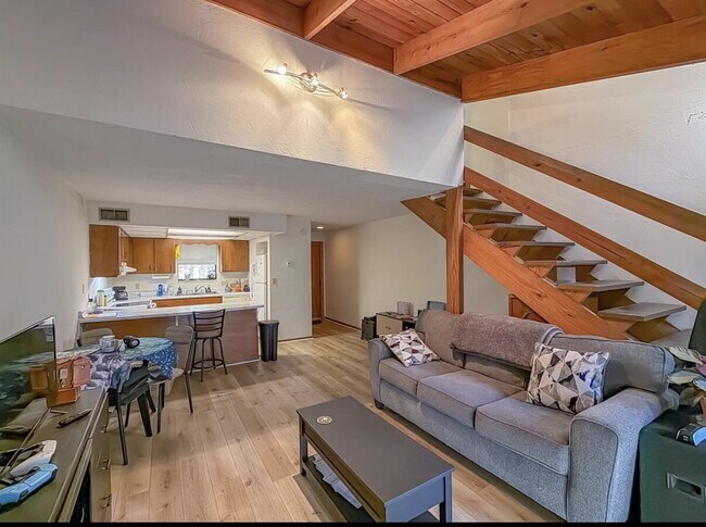 Building Photo - Spacious 1BR Retreat Near FSU & TCC – Vaulted Ceilings, BRAND NEW DECK!