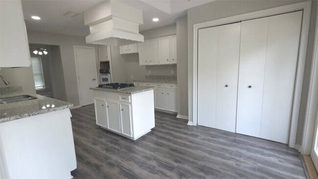 Building Photo - 1119 Montour Dr