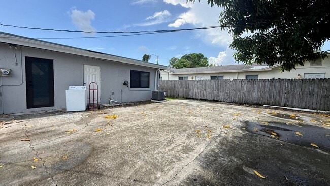 Building Photo - 4729 Myrtle Ln