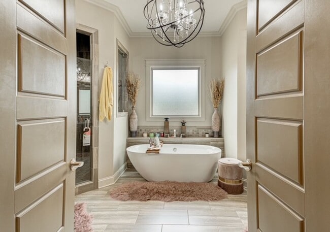 Building Photo - Winslow Cove Furnished Executive Estate with Pool