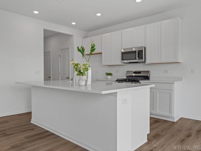 Building Photo - 25715 W Yorkshire Dr