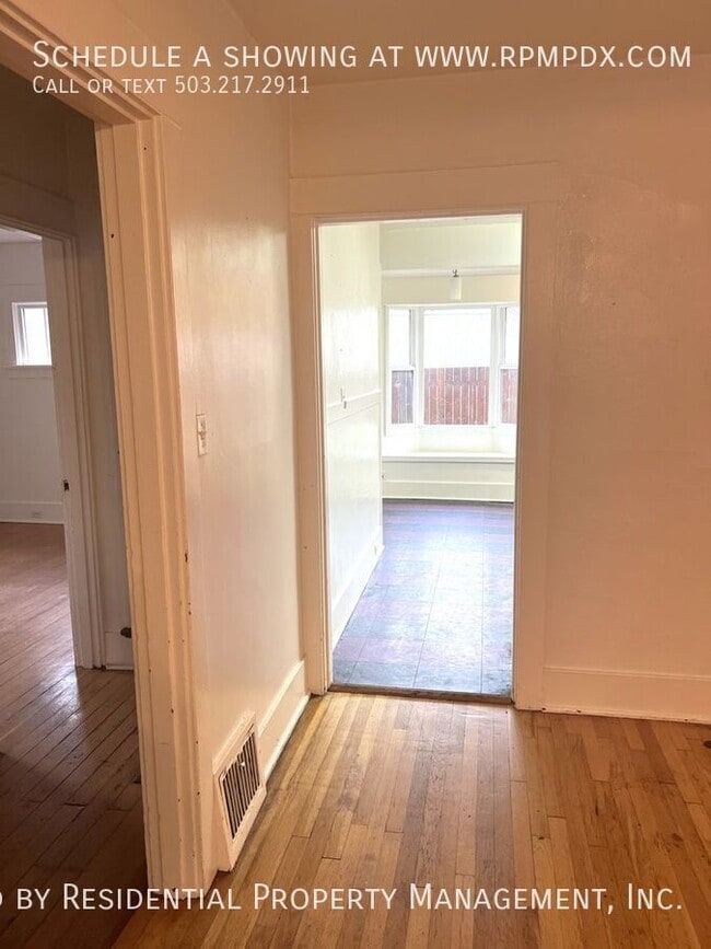 Building Photo - 214 NE Bryant St