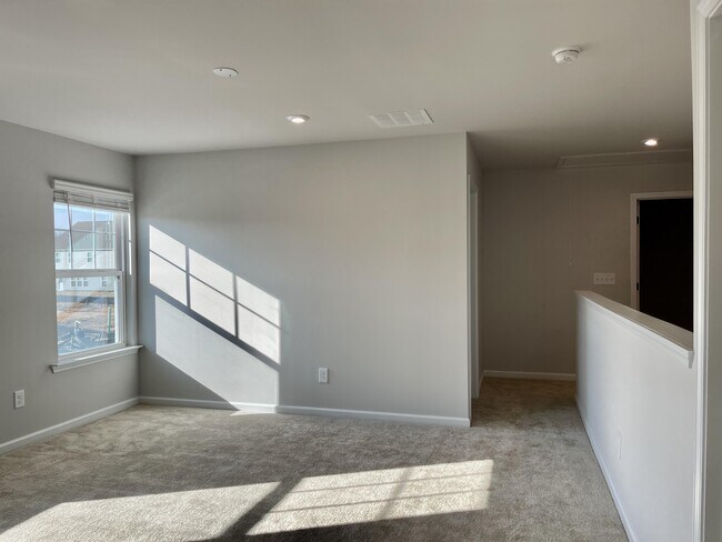 Building Photo - 5899 Wheeler Ridge Rd