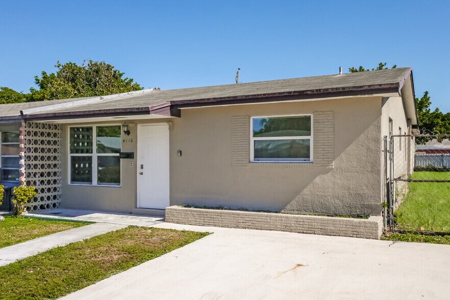 Building Photo - 4110 NW 39th Ave