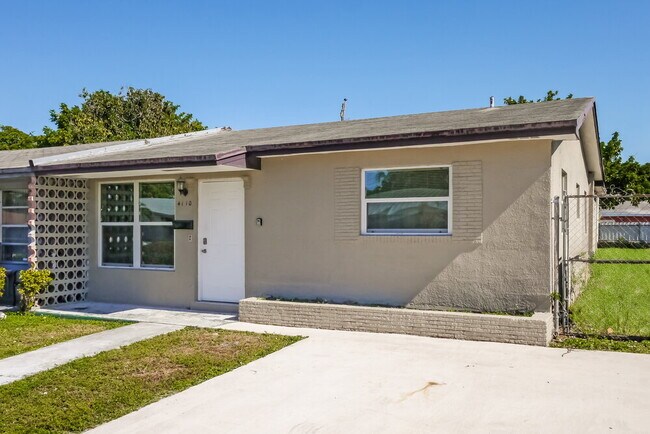 Building Photo - 4110 NW 39th Ave