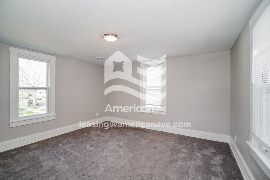 Building Photo - 602 King St