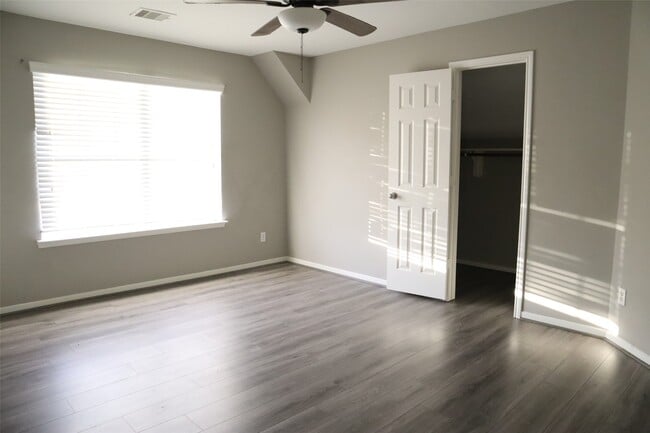 Building Photo - 6802 Claire Brook Dr