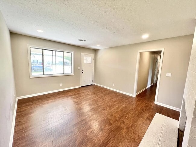 LIVING ROOM - 3412 Camellia Cir